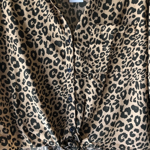 Sanctuary Leopard Print Short Sleeve Tie Front Top - Picture 4 of 8